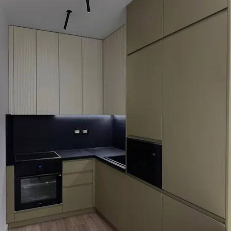 E's Lakeview Tirana